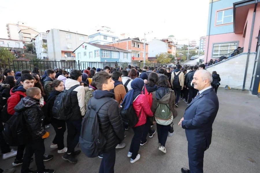 Kaymakam Özyiğit ve Başkan Büyükgöz Bayrak Töreninde Cumhuriyet Anadolu’da