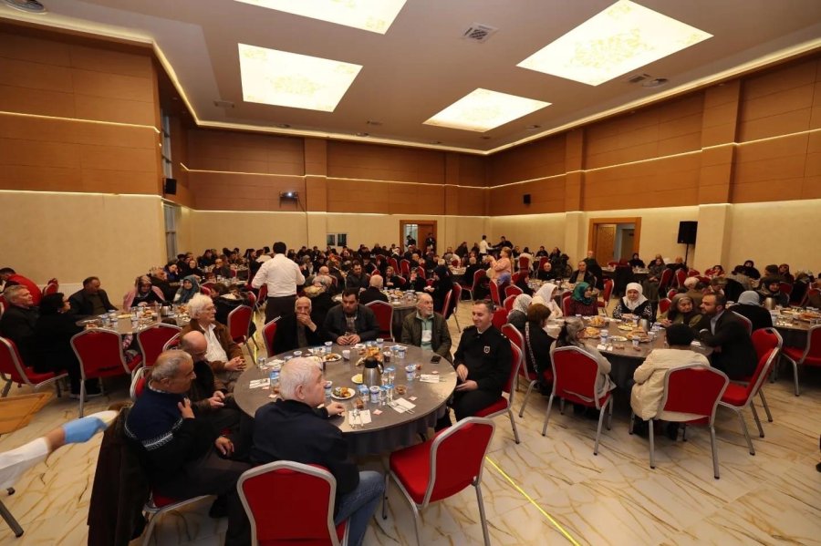 Başkan Büyükgöz Gebze’nin Çınarlarını İftarda Ağırladı