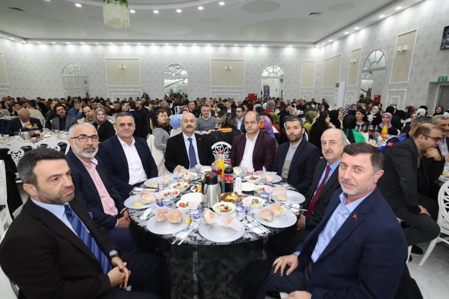 Başkan Büyükgöz mesai arkadaşlarını iftarda ağırladı