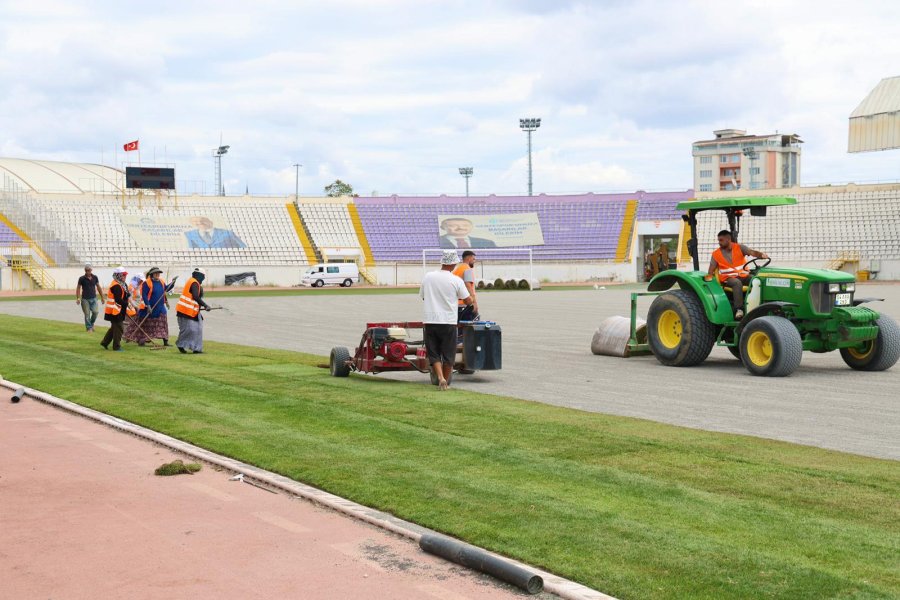 Başkan Büyükgöz Alaettin Kurt Stadyumu’nda Çalışmaları Yerinde İnceledi