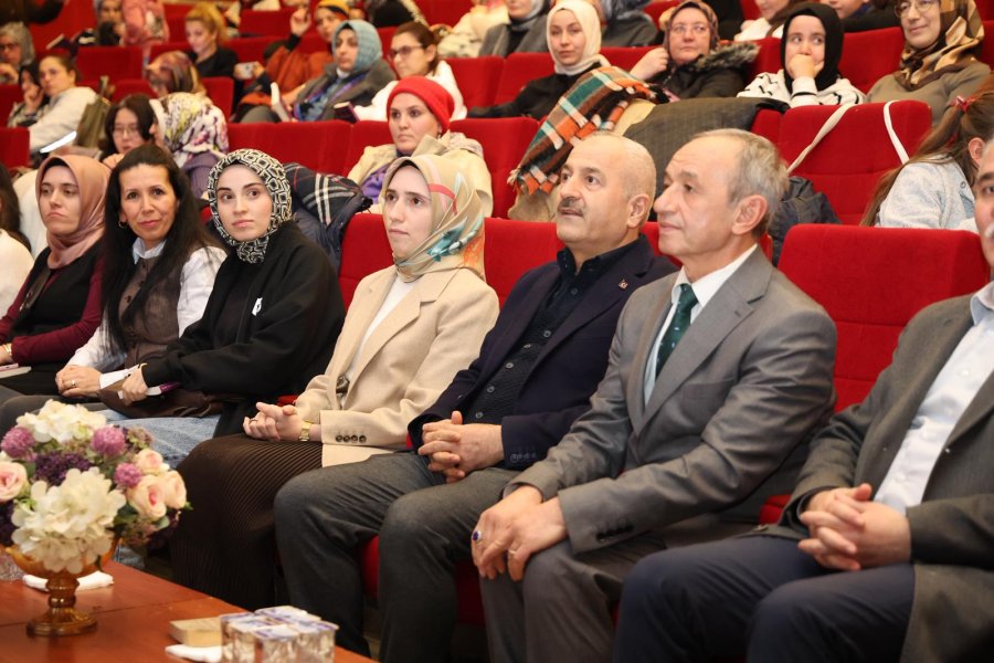 Sadık Yalsızuçanlar, Gebze Okur’da Okurlarıyla Buluştu   