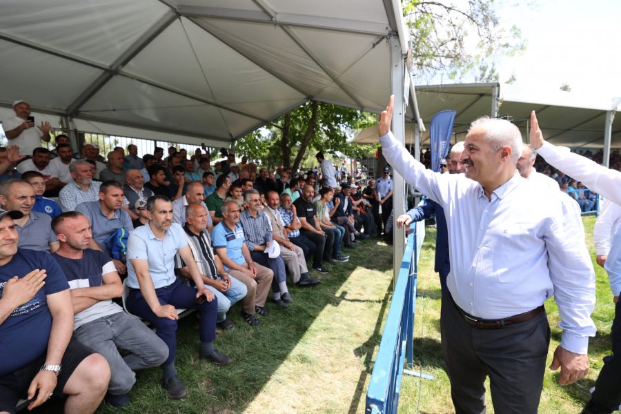 Tarihi Hünkar Çayırı Yağlı Güreşlerinde  Altın Kemer Ali Gürbüz’ün