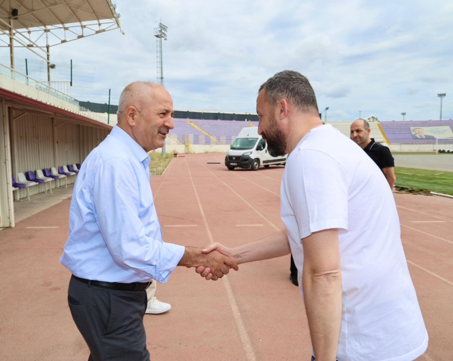 Başkan Büyükgöz Alaettin Kurt Stadyumu’nda Çalışmaları Yerinde İnceledi