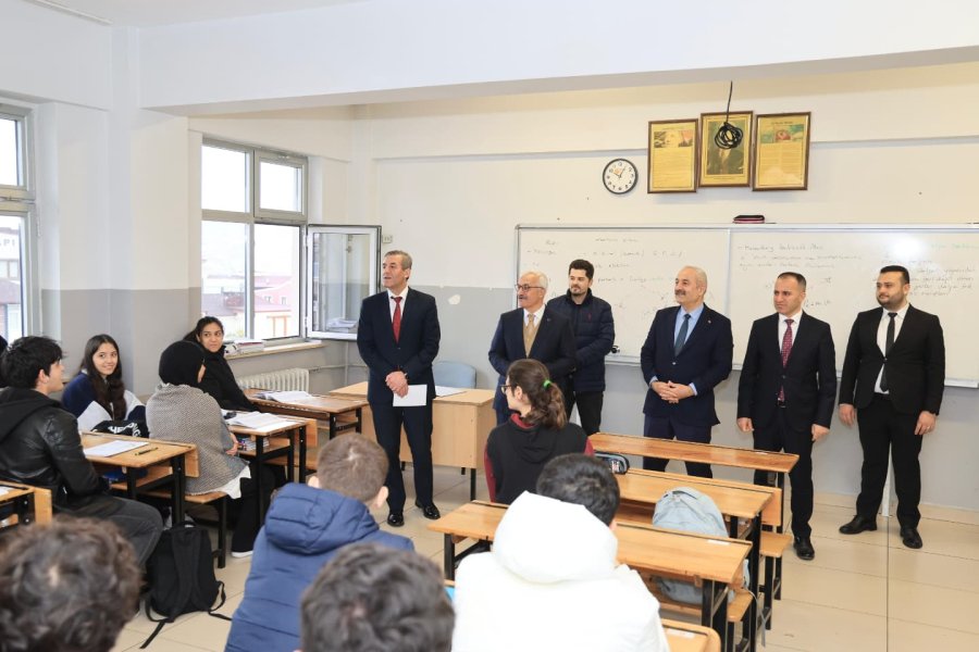 Kaymakam Özyiğit ve Başkan Büyükgöz Bayrak Töreninde