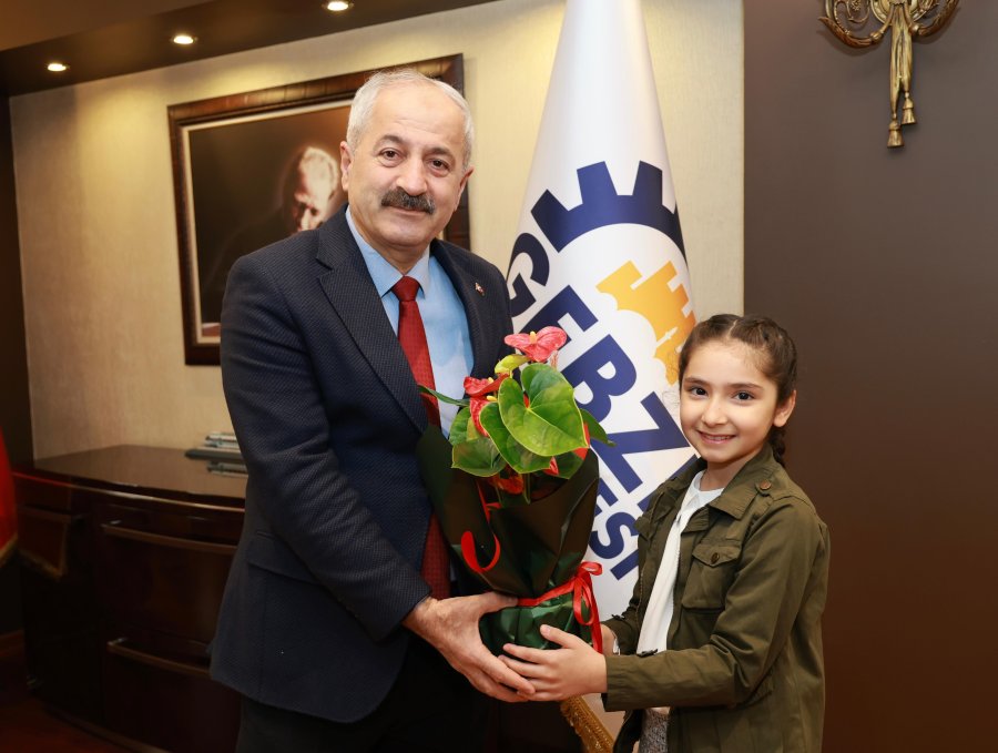 Başkan Büyükgöz Koltuğunu Minik Başkan’a Devretti