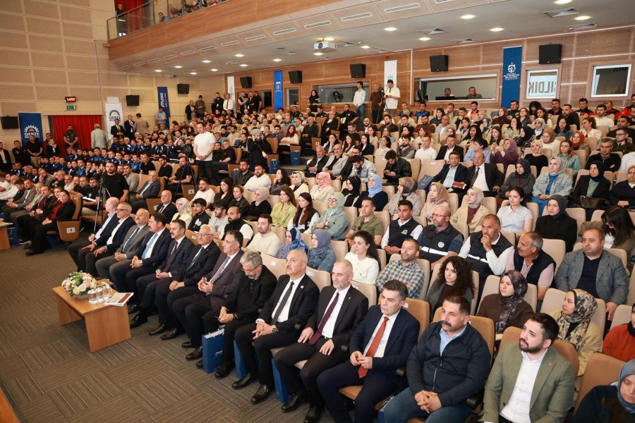 “Sarsıldık Sarıldık” Hatırat Takdimi Programı Yoğun Katılımla Gerçekleşti