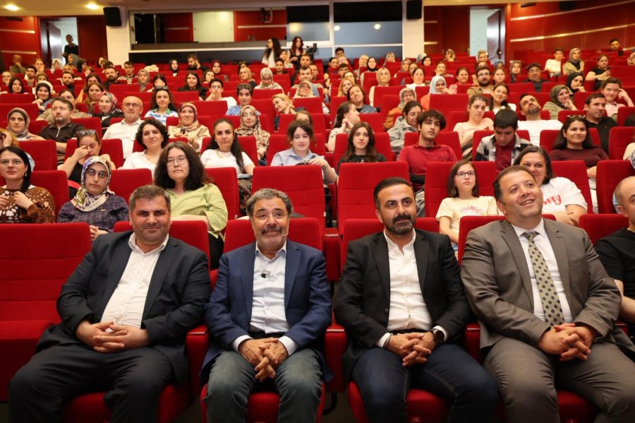 Ahmet Ümit Gebze Kültür Merkezi’nde