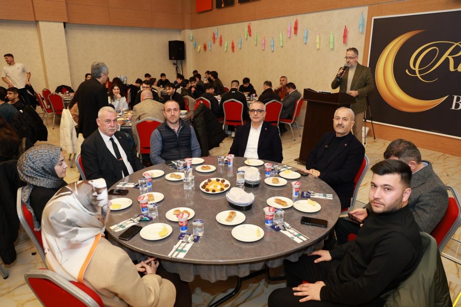 BAŞKAN BÜYÜKGÖZ, İFTAR SOFRASINDA GENÇLERLE BİR ARAYA GELDİ