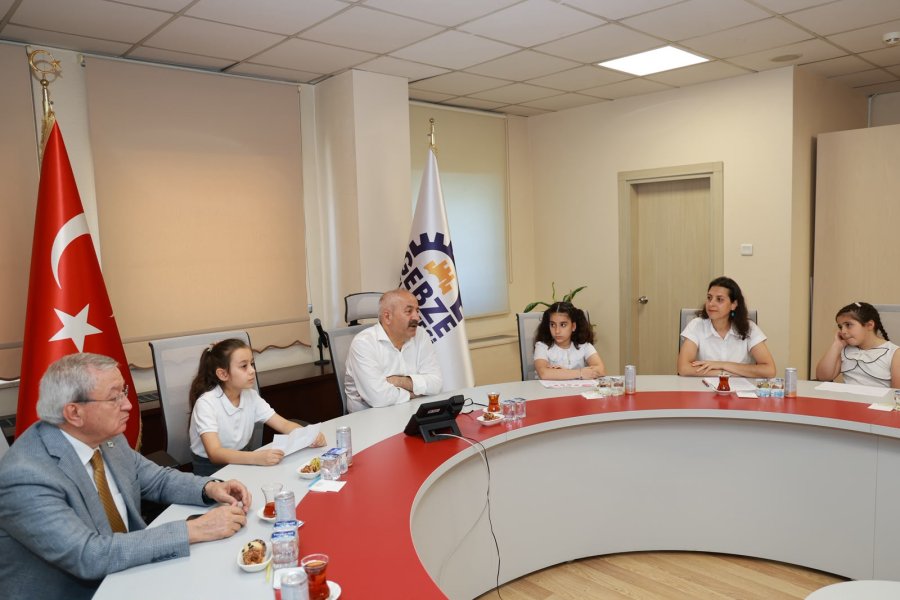 Minik Öğrencilerden Başkan Büyükgöz’e Ziyaret
