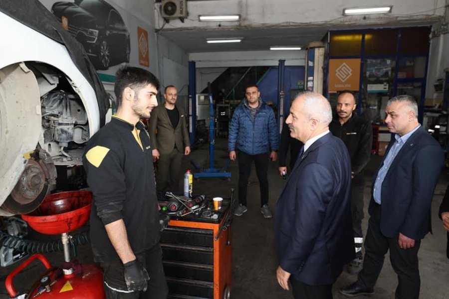 Başkan Adayı Büyükgöz K. Sanayi Esnafını Gezdi  