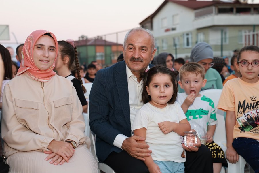 Mahallemde Sinema Var Başladı