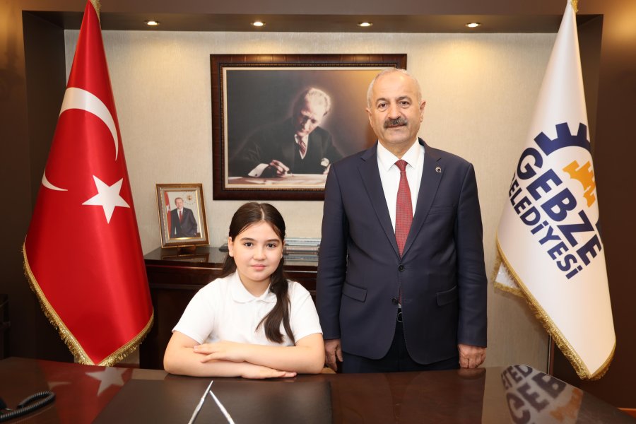 Başkan Büyükgöz koltuğu   Kübra Sultan’a devretti