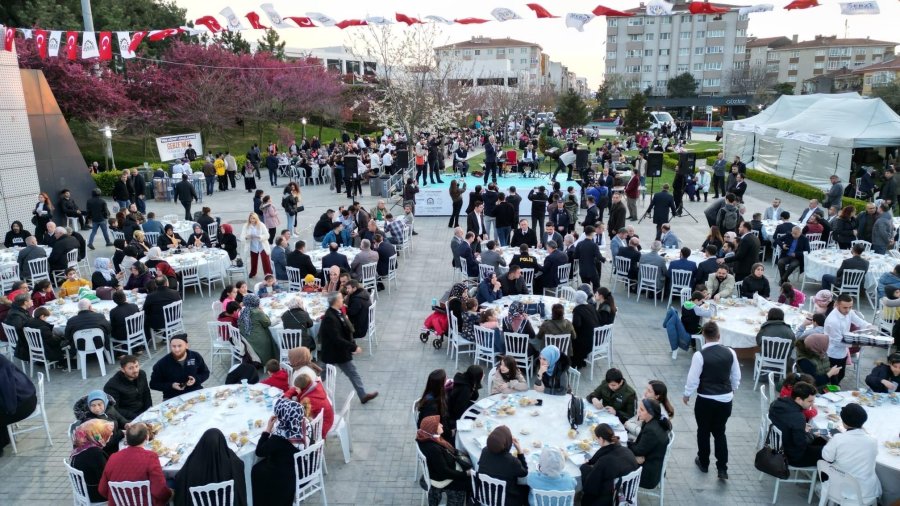 Gebze’de On Binleri Buluşturan İftar Programı