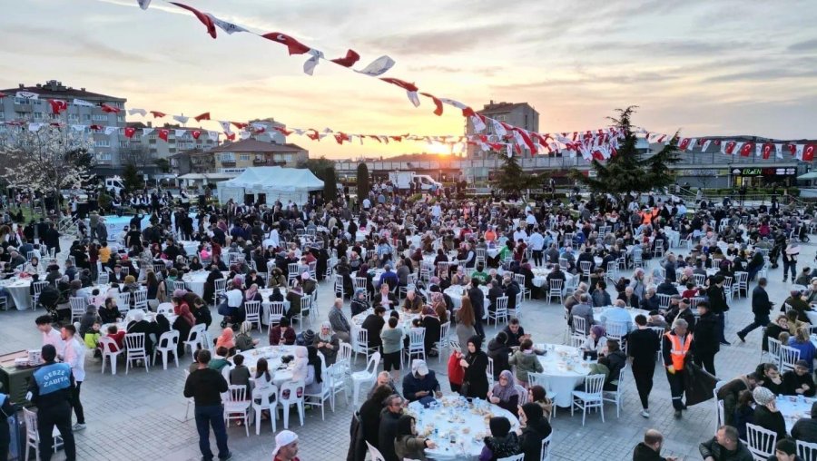 Gebze’de On Binleri Buluşturan İftar Programı