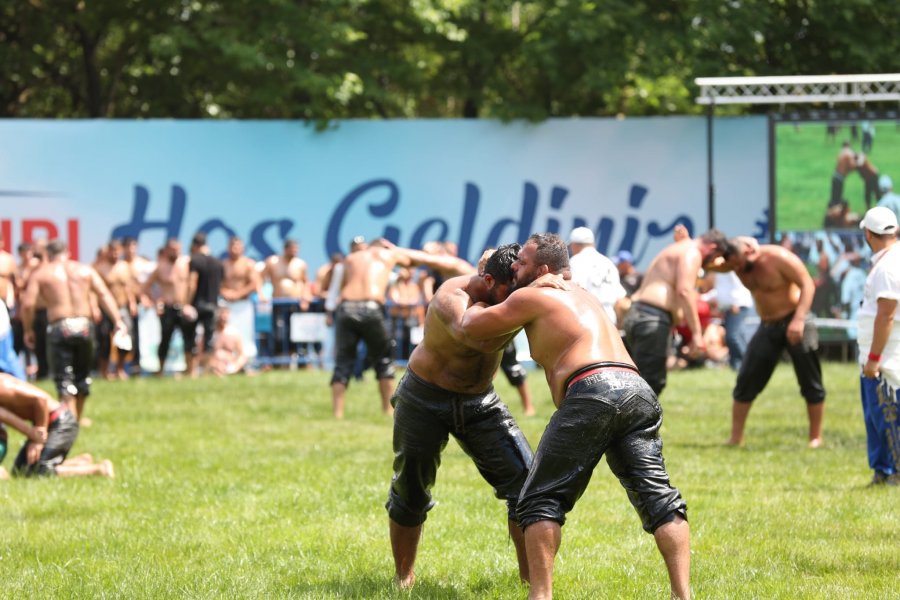 Tarihi Hünkar Çayırı Yağlı Güreşlerinde  Altın Kemer Ali Gürbüz’ün