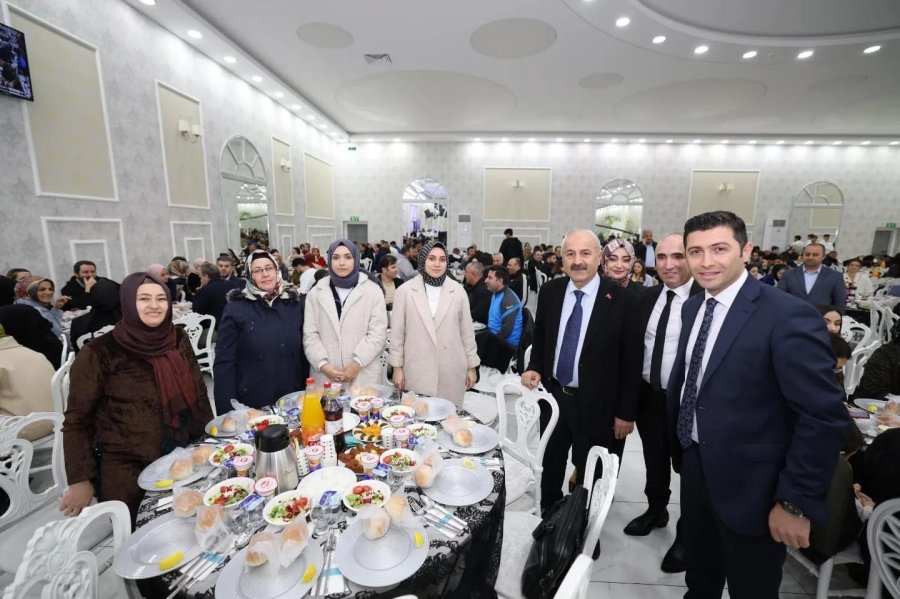 Başkan Büyükgöz mesai arkadaşlarını iftarda ağırladı