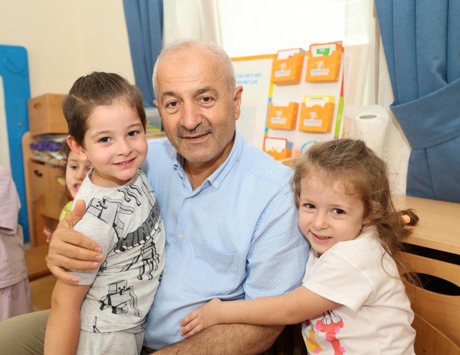 Başkan Amcalarından Miniklere Sürpriz Ziyaret