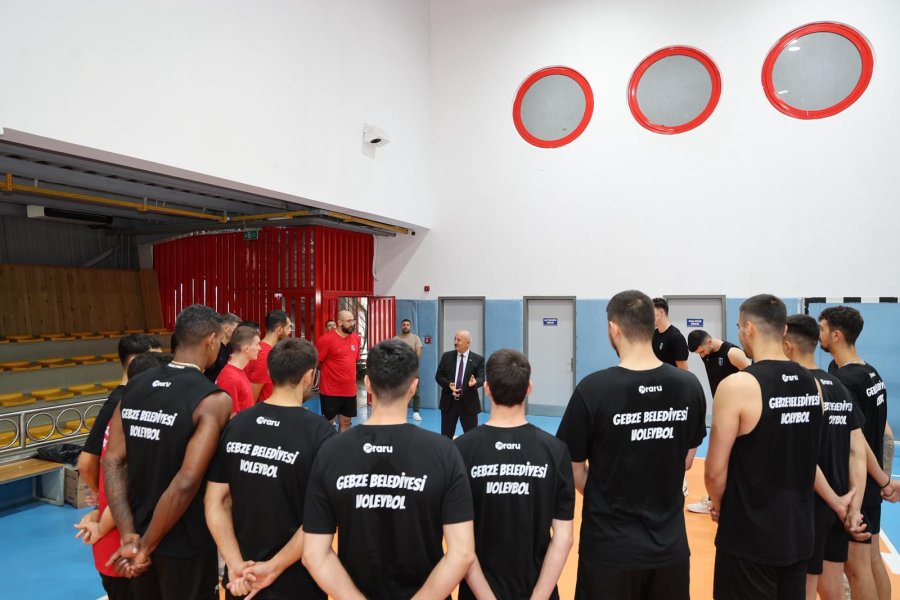 Başkan Büyükgöz, Gebze Belediyesi Voleybol Takımıyla Bir Araya Geldi
