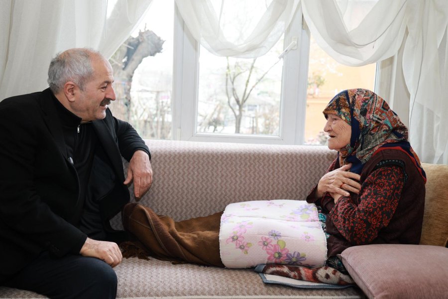 Başkan Büyükgöz’den 100 Yaşındaki Hesna Karaca Teyzeye Ziyaret