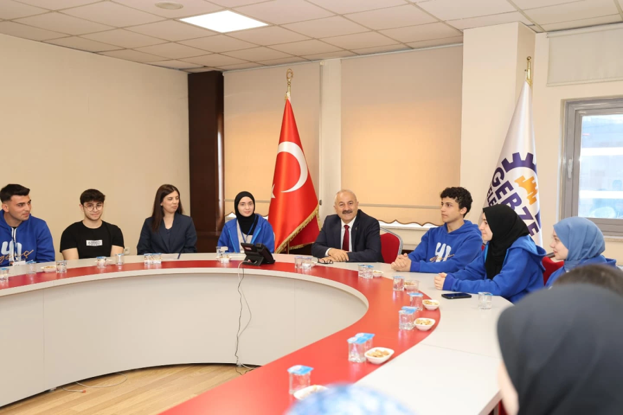 41 Genç’i başarılı öğrencileri  Başkan Büyükgöz’e konuk oldu