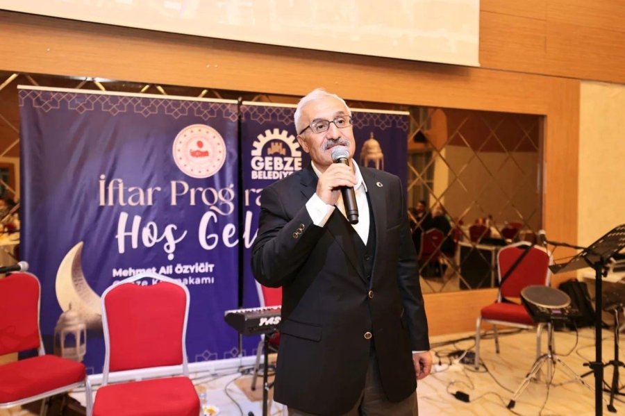 Kaymakam Özyiğit ve Başkan Büyükgöz  Depremzedeleri İftarda Ağırladı 