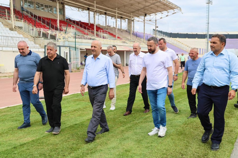 Başkan Büyükgöz Alaettin Kurt Stadyumu’nda Çalışmaları Yerinde İnceledi