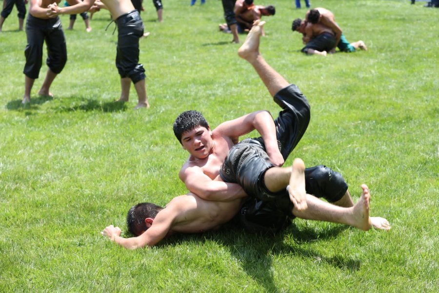 Tarihi Hünkar Çayırı Yağlı Güreşlerinde  Altın Kemer Ali Gürbüz’ün