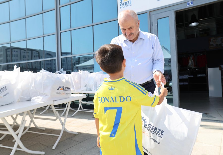 Gebze ihtiyaç sahibinin yanında