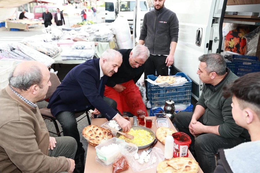 Başkan Büyükgöz Hal Esnafına Konuk Oldu