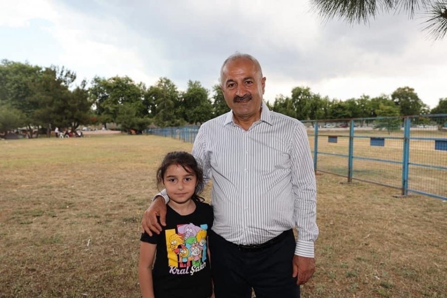 Başkan Büyükgöz mesai arkadaşlarını piknikte ağırladı