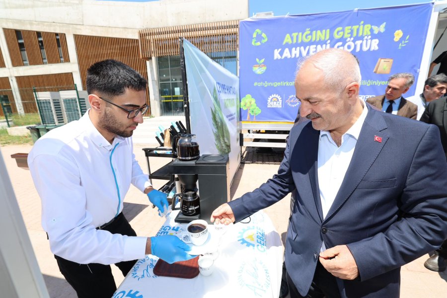 Gebze Belediyesi’nden Çevre Haftasına Özel Etkinlik: “Atığını Getir, Kahveni Götür”