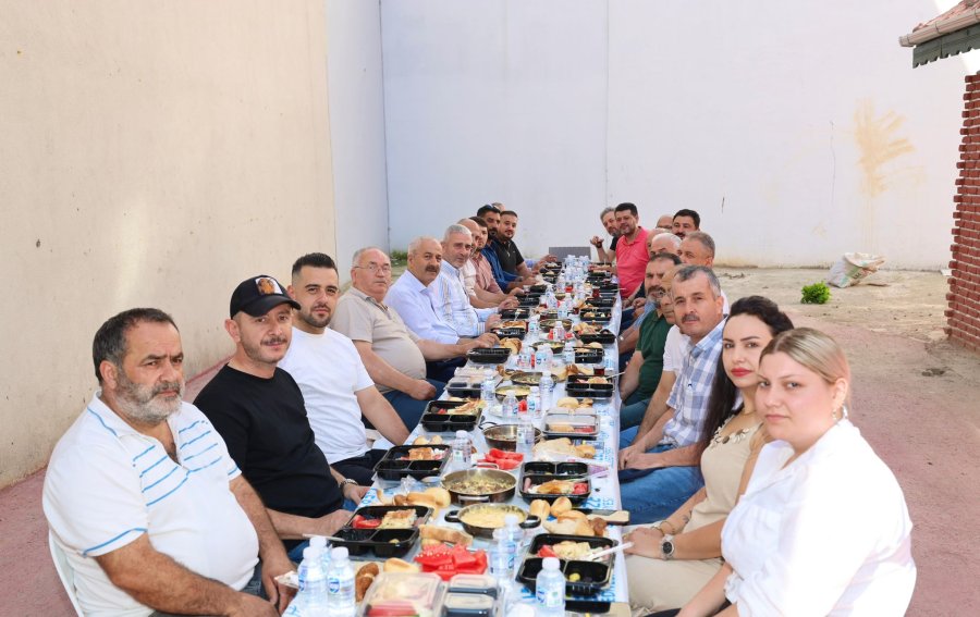 Başkan Büyükgöz Yenibağdat Esnafıyla Kahvaltıda Buluştu