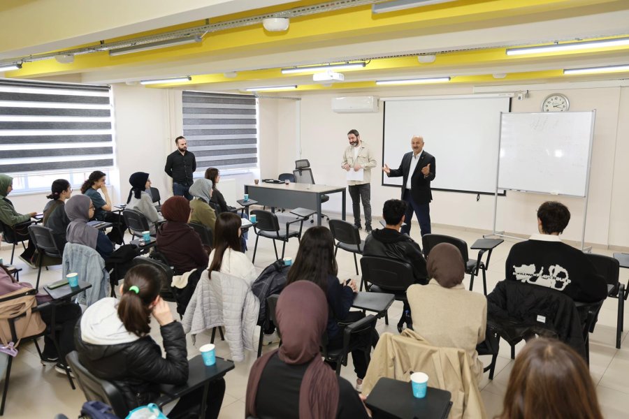 Başkan Büyükgöz Gençlerle Güzide Gençlik Merkezi’nde Buluştu