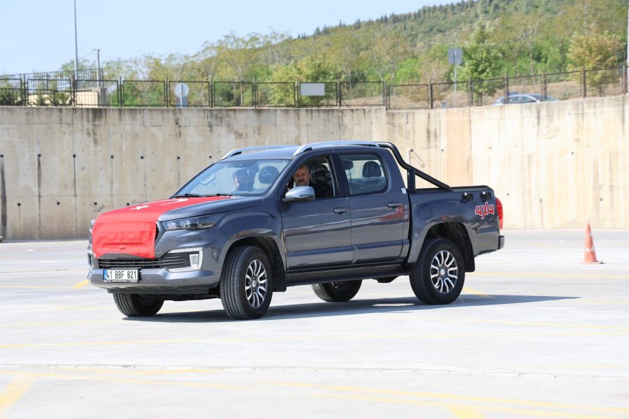 Gebze Belediyesi 32 Yeni Aracı Törenle Hizmete Aldı