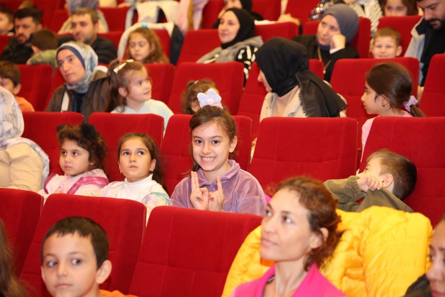 Minikler “Beneksiz Böcek Uğur” ile Keyifli Anlar Yaşadı