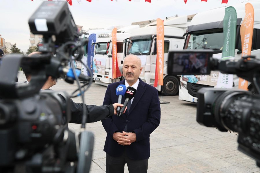 Gebzeden Sudana 10 Tırlık Kardeşlik Köprüsü: İnsani Yardım Konvoyu Dualarla Uğurlandı