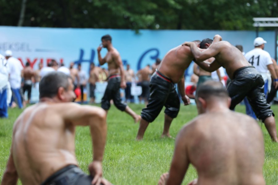 Tarihi Hünkar Çayırı Yağlı Güreşlerinde  Altın Kemer Ali Gürbüz’ün