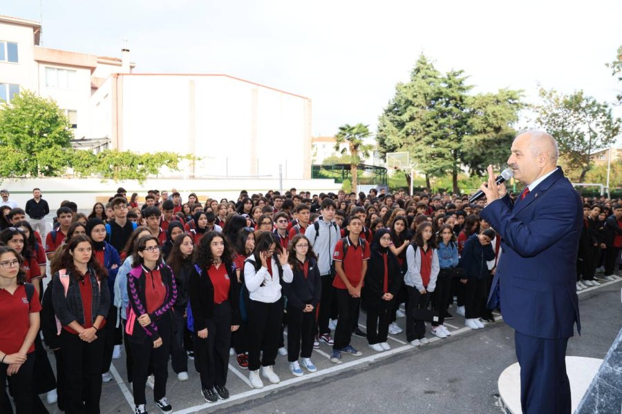 Kaymakam Özyiğit ve Başkan Büyükgöz Bayrak Töreninde