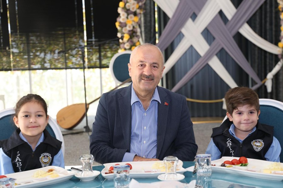 Başkan Büyükgöz Zabıta Personeliyle Buluştu