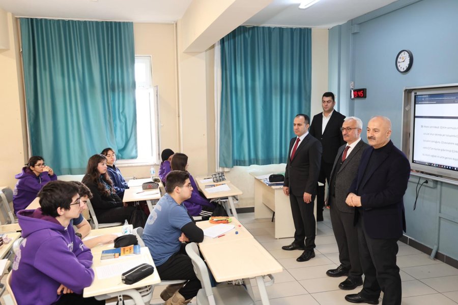 Yücel Boru Fen Lisesi’nde Bayrak Töreni