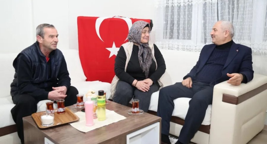 Başkan Büyükgöz;Hemşerilerinin hanelerine konuk oluyor 