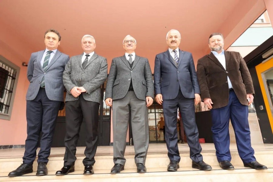 Kaymakam Özyiğit ve Başkan Büyükgöz Bayrak Töreninde Cumhuriyet Anadolu’da