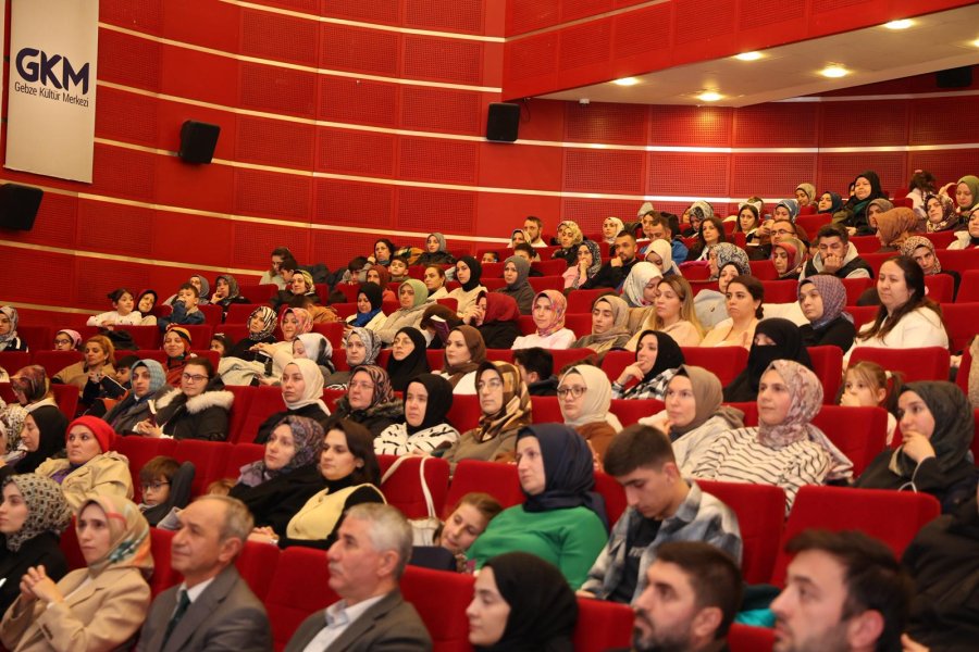 Sadık Yalsızuçanlar, Gebze Okur’da Okurlarıyla Buluştu   