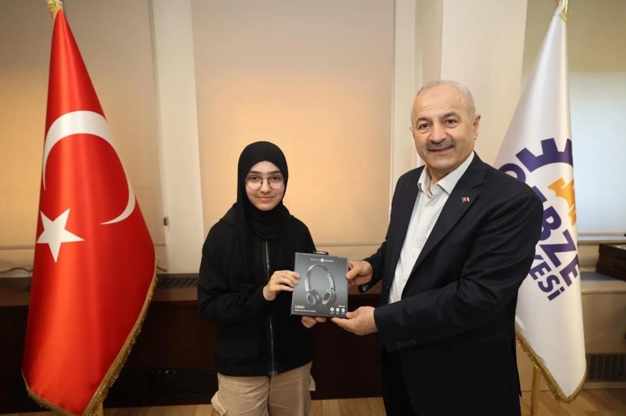 Dereceye giren öğrencilere ödüller Başkan Büyükgöz’den