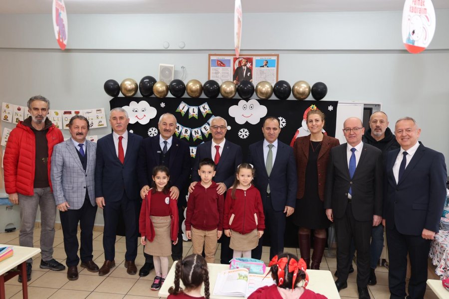 Sultan Ayhan İlkokulu’nda Yarıyıl Karneleri Dağıtıldı