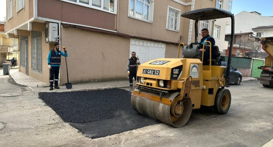 GEBZE BELEDİYESİ ASFALT YAMA ÇALIŞMALARINA DEVAM EDİYOR