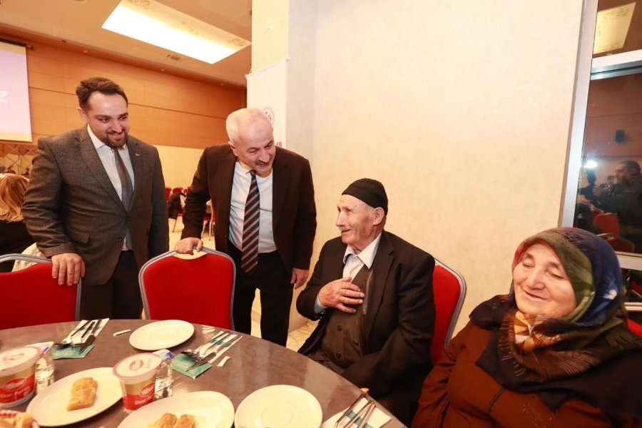 Gebze’deki Yozgatlılar Başkan Büyükgöz’e konuk oldu