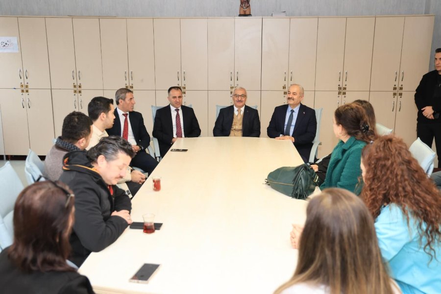 Kaymakam Özyiğit ve Başkan Büyükgöz Bayrak Töreninde