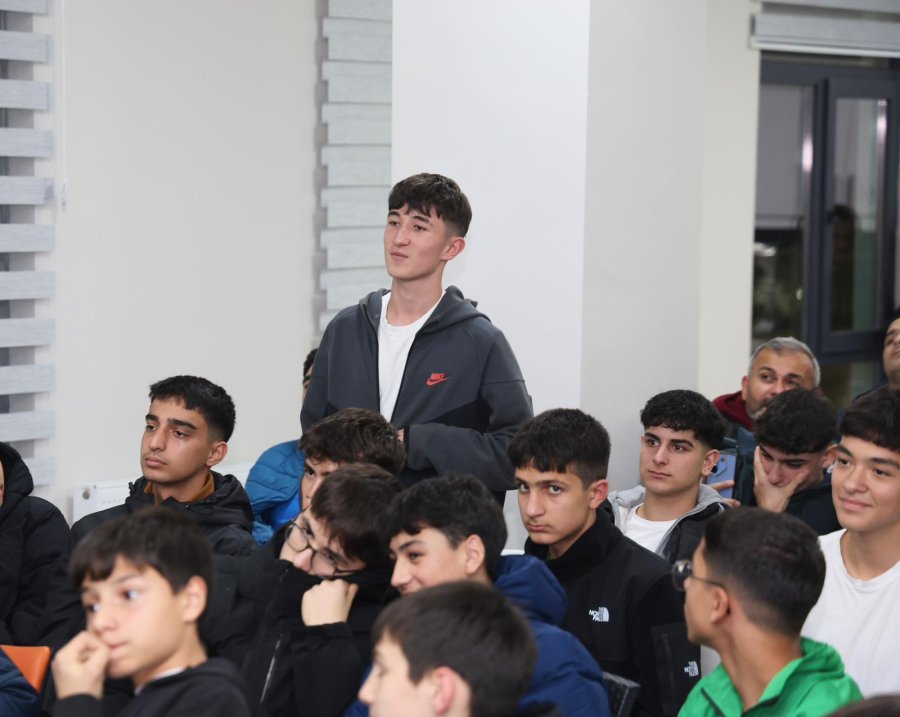 Başkan Büyükgöz Beylikbağısporun Genç Futbolcularıyla Buluştu