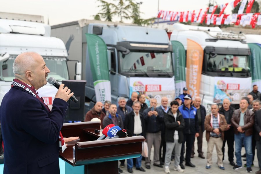 Gebzeden Sudana 10 Tırlık Kardeşlik Köprüsü: İnsani Yardım Konvoyu Dualarla Uğurlandı